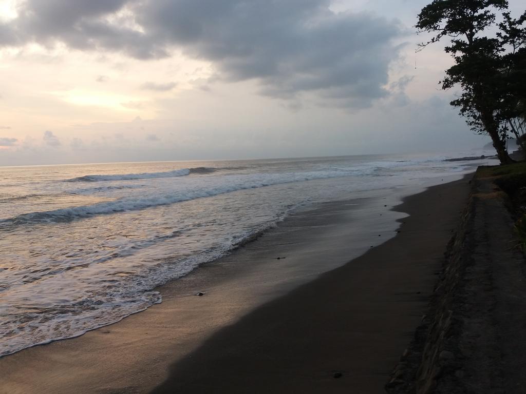 Villa Gede Private Guest House Selemadeg  外观 照片
